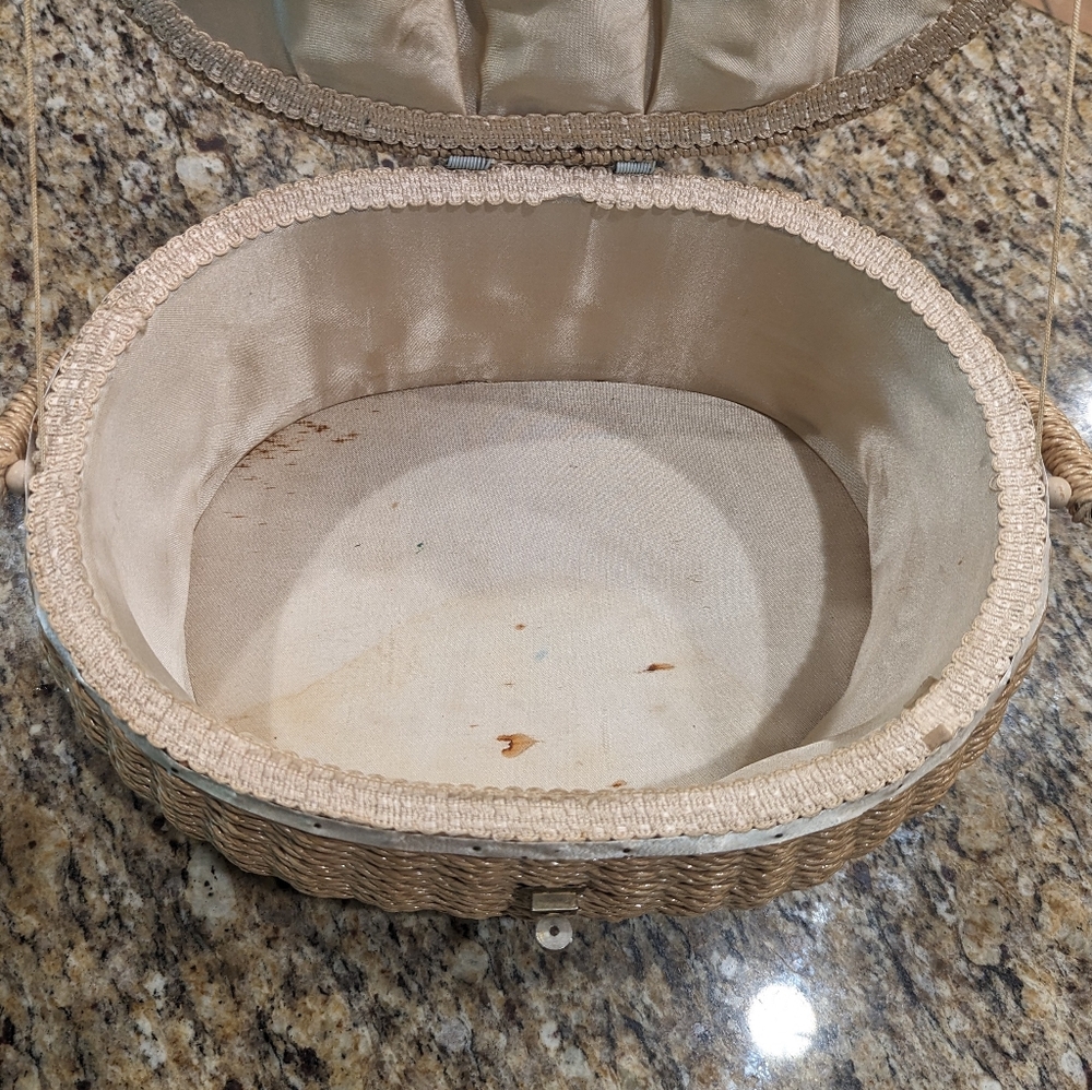 Vintage 70's Oval Woven Wicker Sewing Basket W Floral Needlepoint Lid W Handle - Picture 10 of 14
